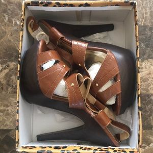 NIB Sweet Beauty Platforms Women’s shoes 8sz